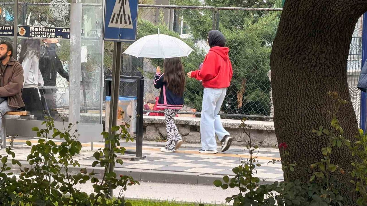 Afyonkarahisar'da sarı kodlu uyarı: yerel kuvvetli sağanaklara hazırlık