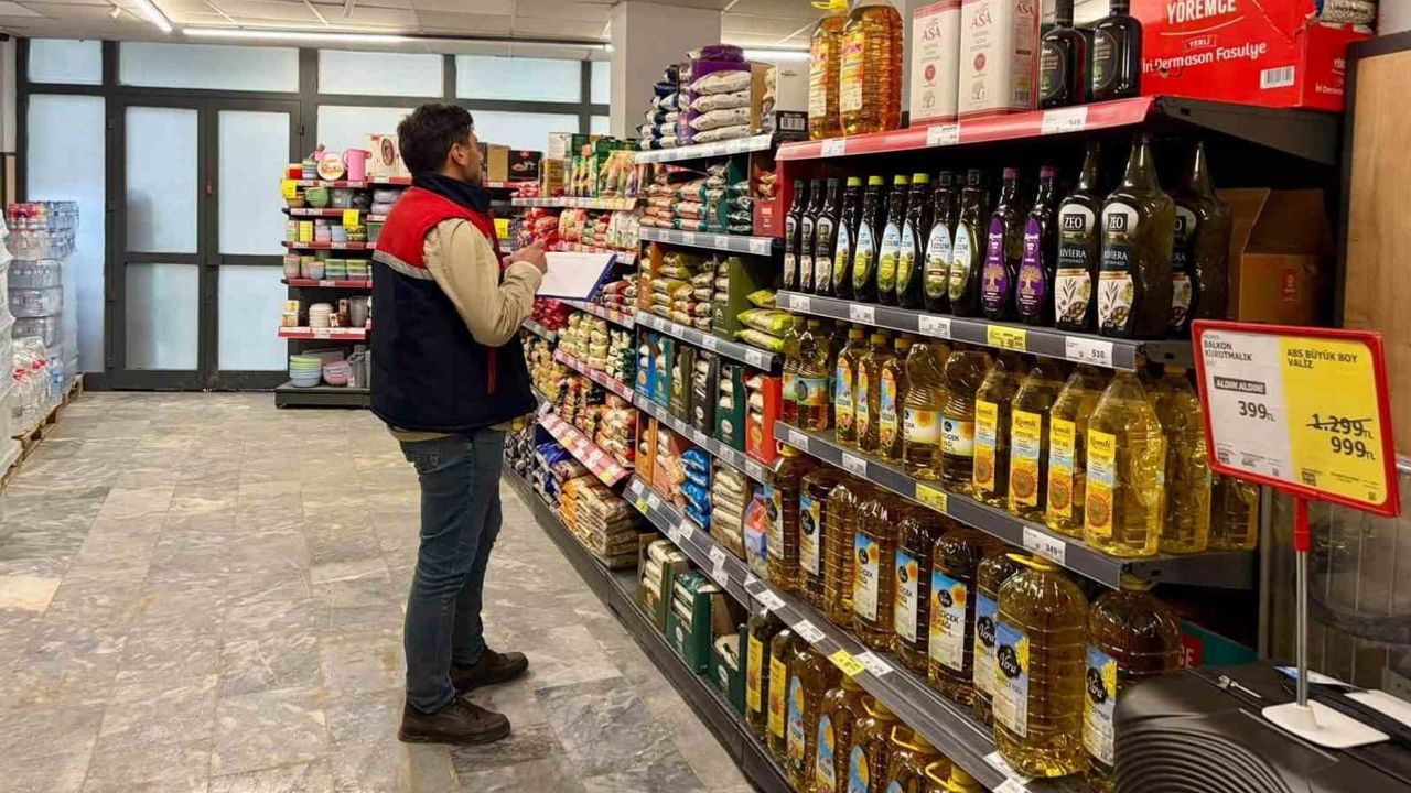 Afyonkarahisar’da TÜFİS kapsamında market raflarında fiyat tespiti yapıldı