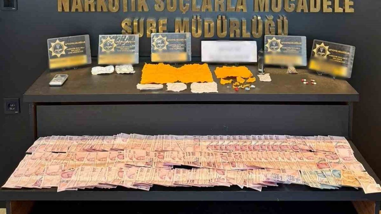 afyonkarahisar'da uyuşturucu operasyonunda yaklaşık 40 bin lira ele geçirildi