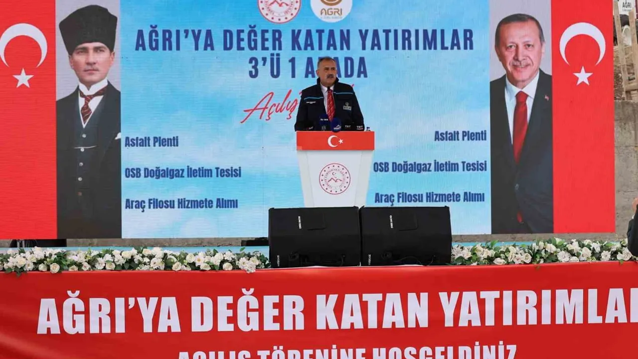 Ağrı'da altyapı hamlesi: saatlik 260 tonluk asfalt plenti ve doğal gaz hattı hizmete girdi