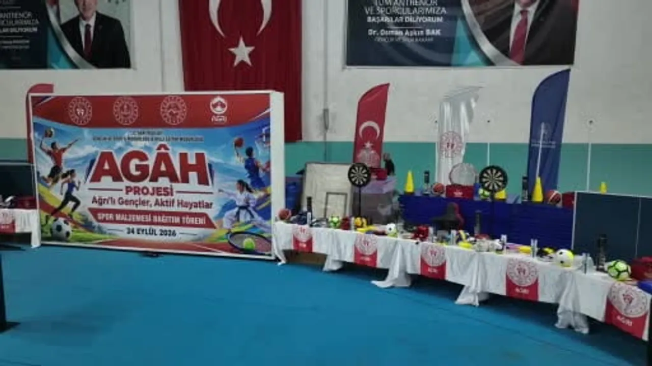 Ağrı'da gençlere spor imkanı: 171 okul 22 bin 200 malzemeyle buluştu