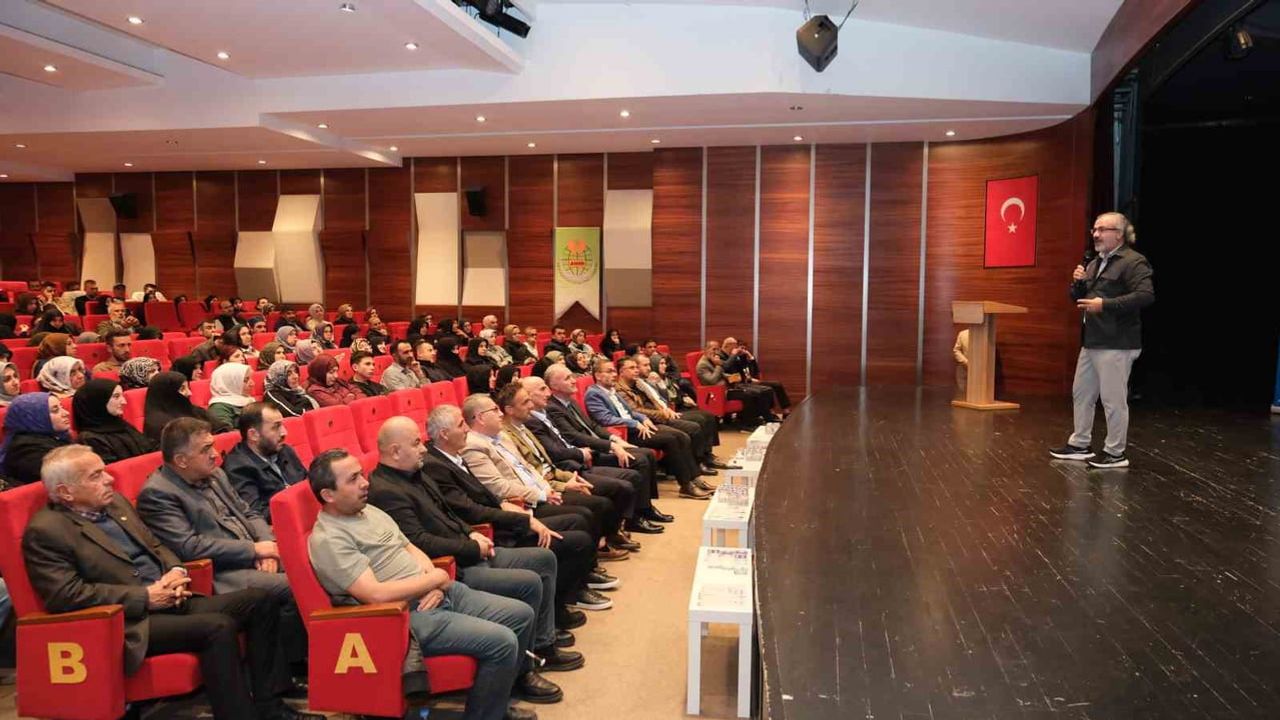 Aile okulu sekizinci dönemine eğitimle aile bağlarını güçlendirme hedefiyle başladı