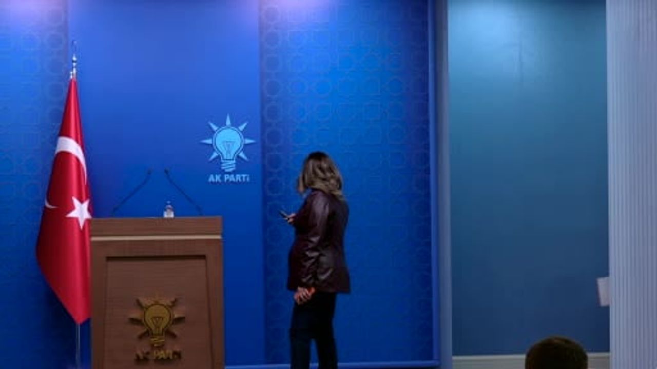 AK Parti sözcüsü: fon dolandırıcılığıyla mücadelede mekanizmalar işlemeye devam edecek