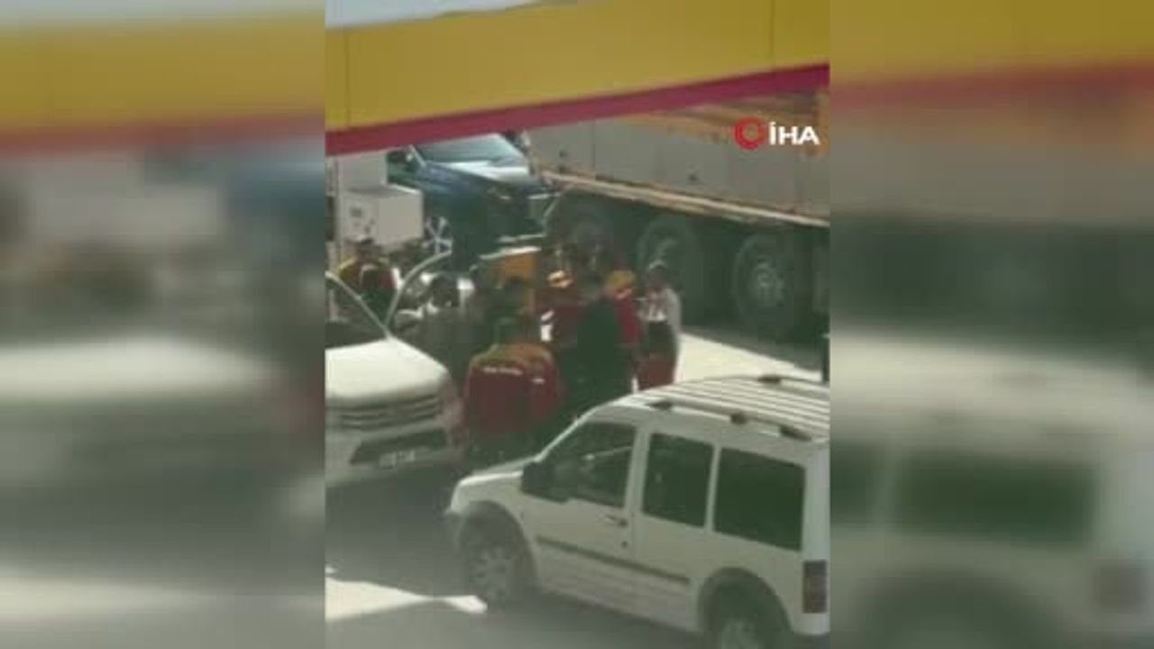 Akaryakıt istasyonunda sopaların konuştuğu arbede: Arnavutköy'de müşteriler ve çalışanlar karşı karşıya