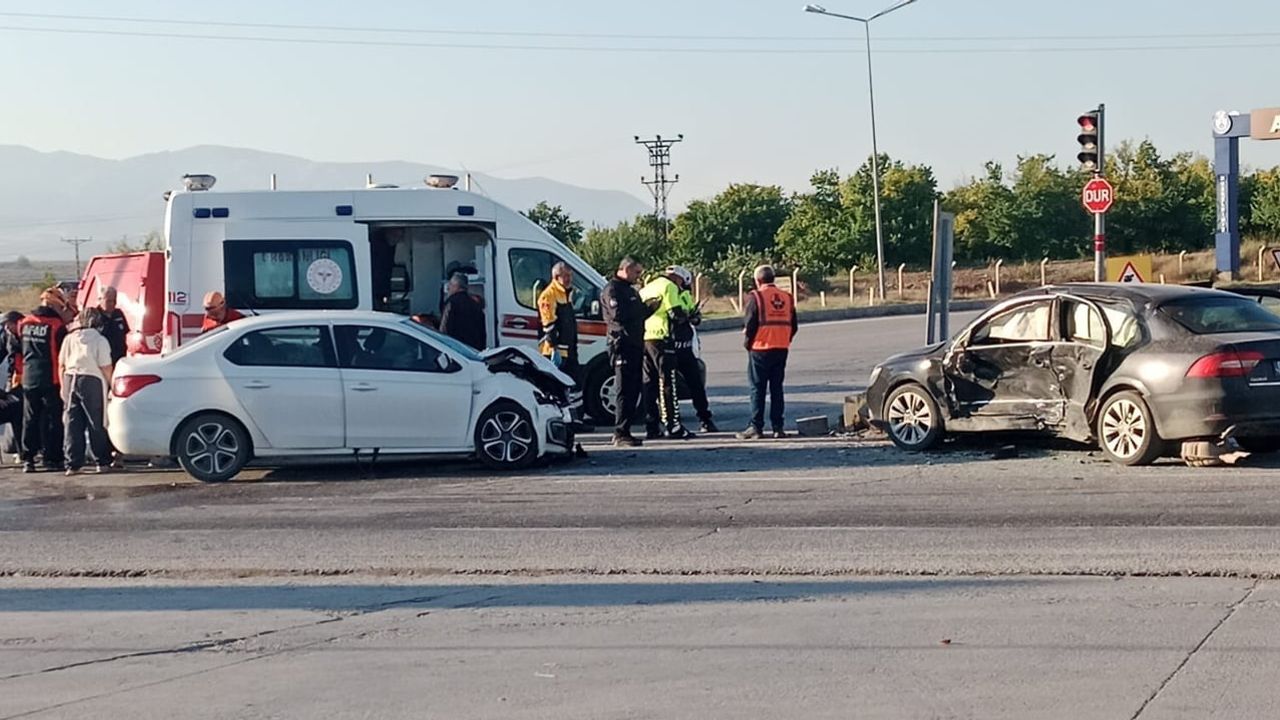 Akçadağ kavşağında sabah çarpışması: 1’i ağır 6 kişi yaralandı