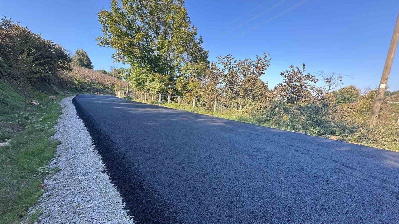 Akçakoca'da Fakıllı Mağarası yolunda sıcak asfalt çalışması tamamlandı