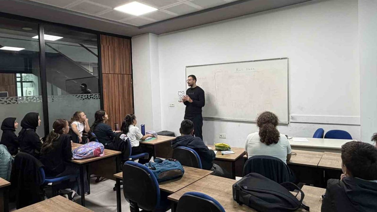Akçakoca'da gençlik merkezinden ilkokul ve ortaokul öğrencilerine Kur'an-ı Kerim ve değerler atölyesi