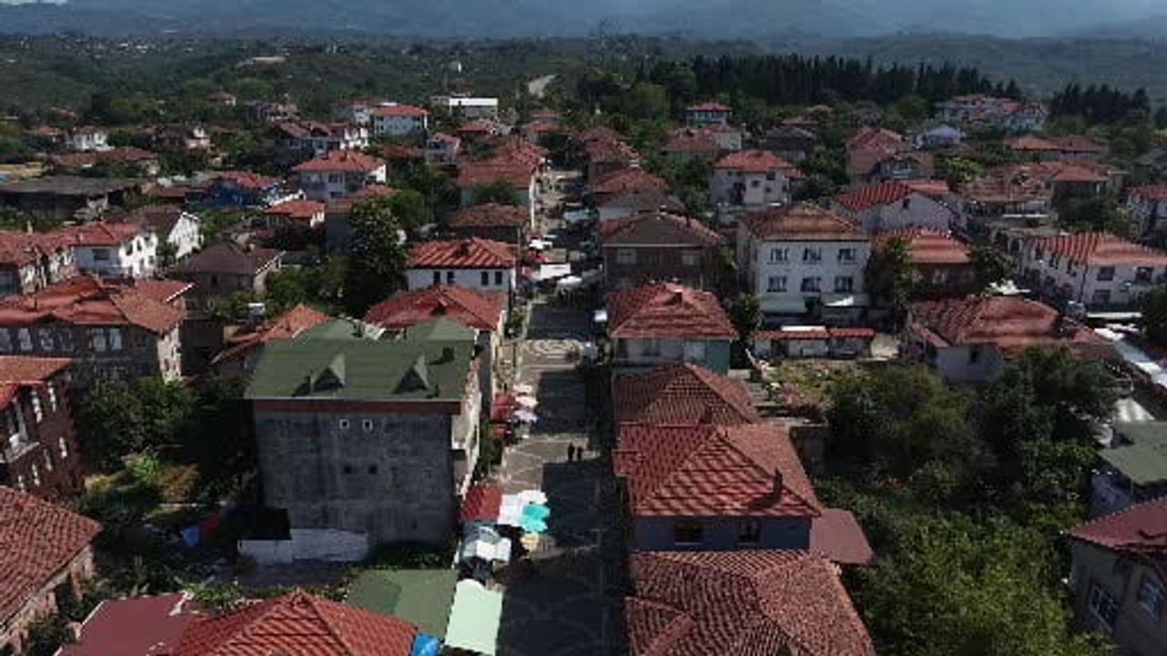 Akçakoca'nın coğrafi işaretli Melengüççeğini iki kardeş tencere ve oklavayla yaşatıyor