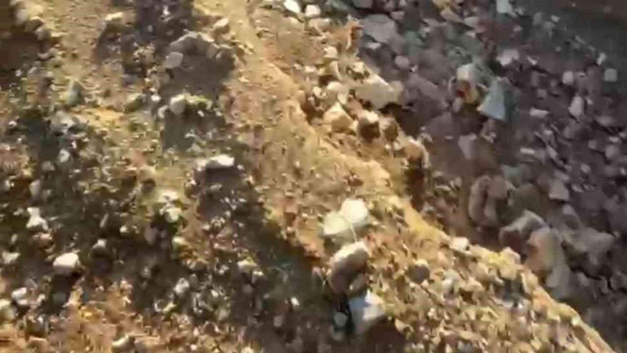 Akdağ'da sel yayla yolunun bir bölümünü yararak ulaşımı riske attı