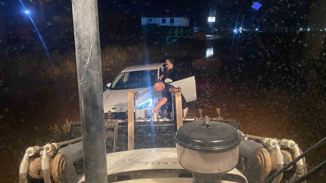 Akdeniz'de selin ardından normalleşme için temizlik seferberliği