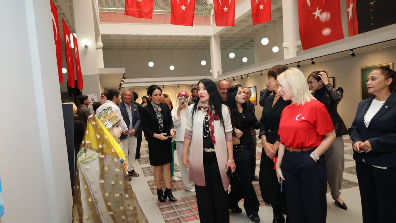 Akdeniz Üniversitesi'nde gençlerle sanat ve sporla cumhuriyet coşkusu