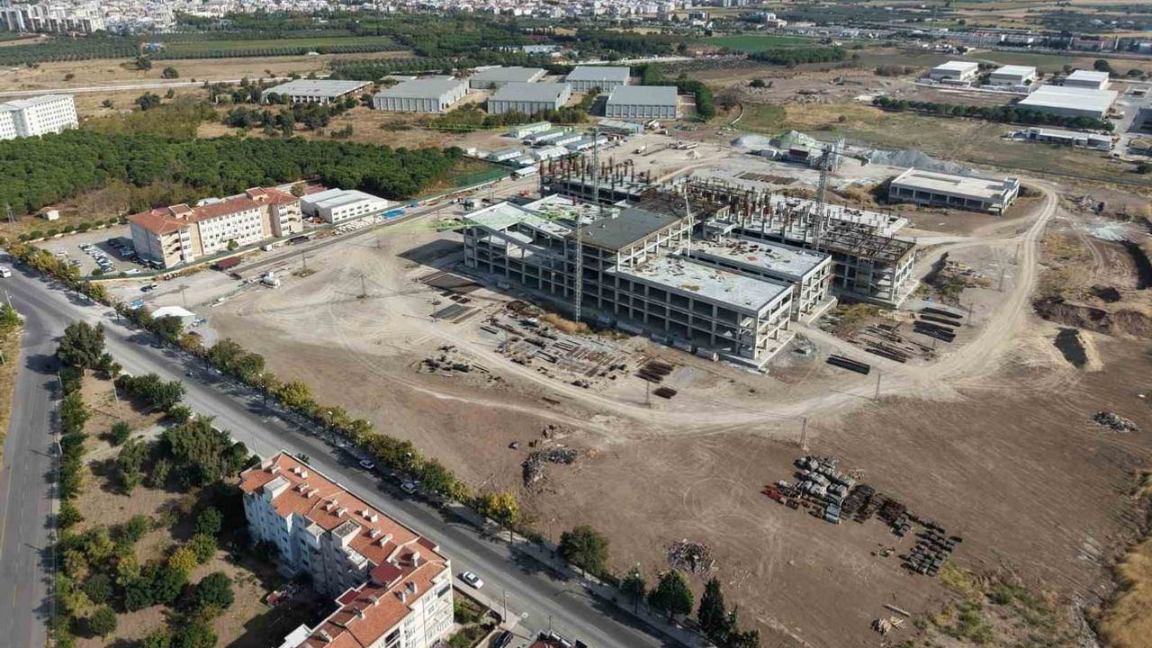 Akhisar'da 450 yataklı modern sağlık kompleksi yükseliyor