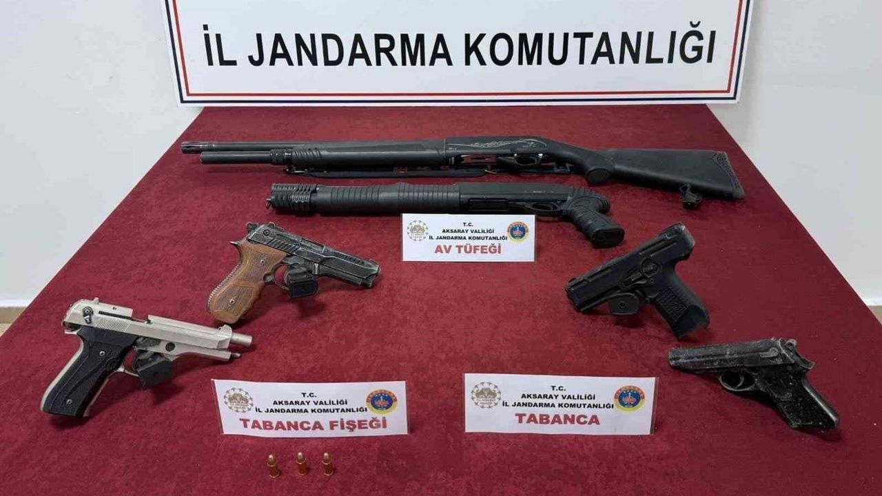 Aksaray'da 3 ilçede eş zamanlı operasyon: 12 tabanca ve 4 av tüfeği ele geçirildi