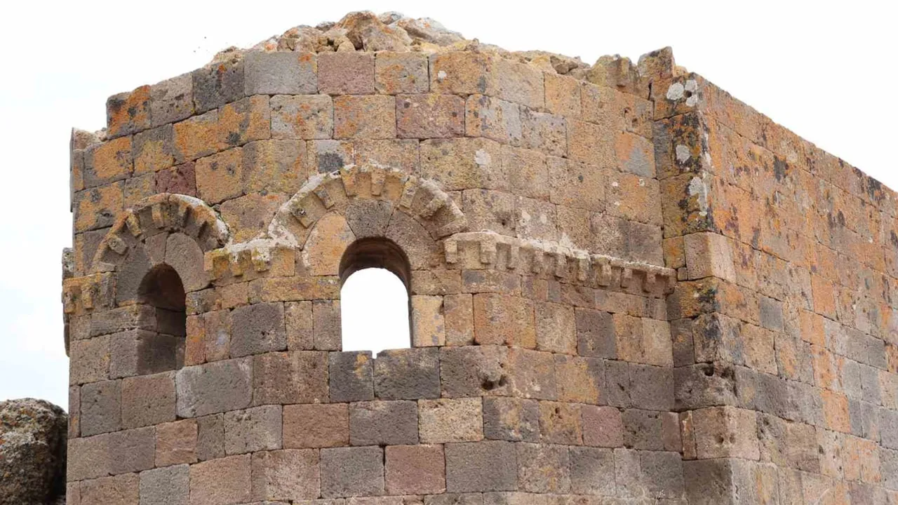 aksaray'ın saklı mirası: ana sultan tepesindeki 725 yıllık yapı