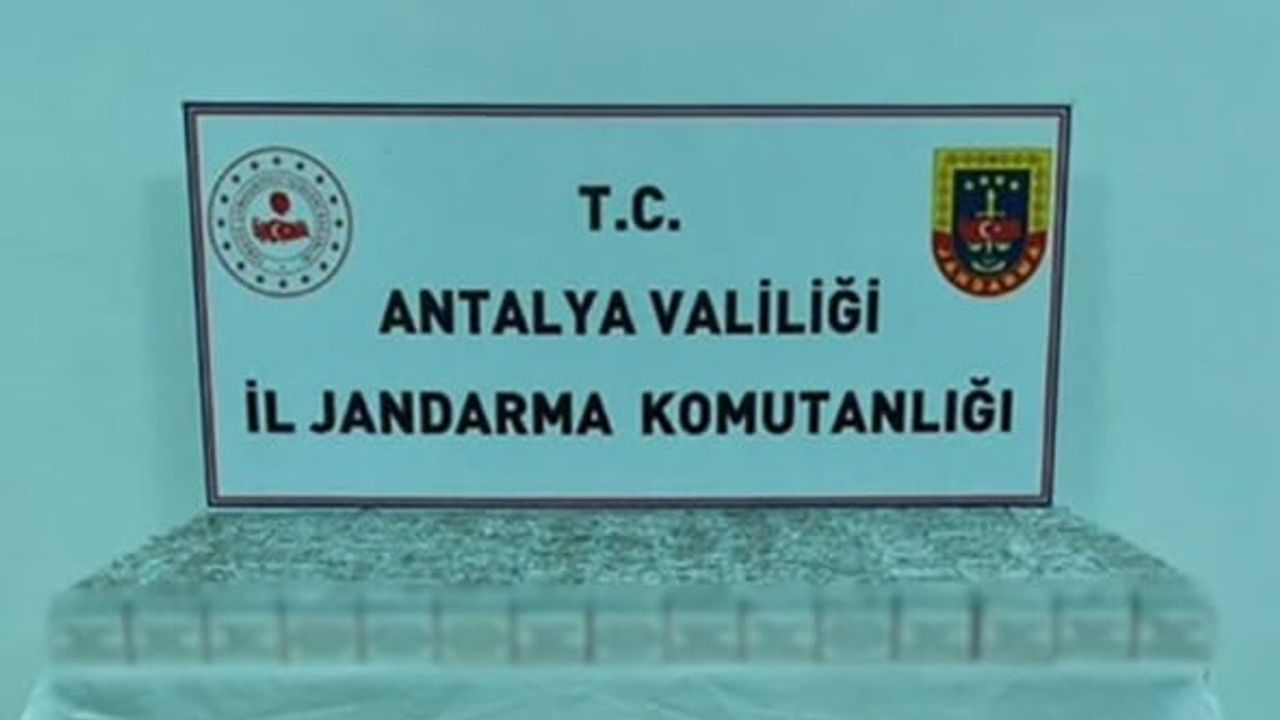 Aksu ve Alanya'da jandarma baskınında 151 kilogram kaçak tütün yakalandı