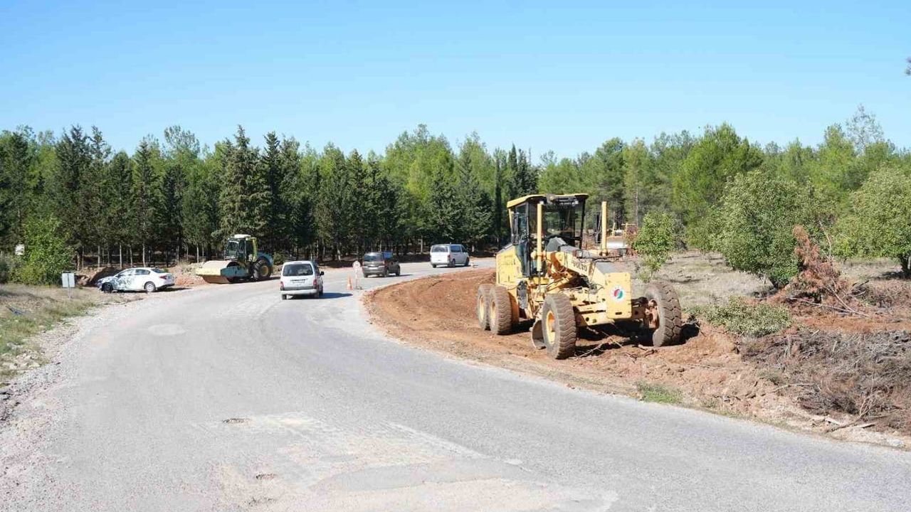Aktoprak'ta riskli virajlara çözüm: 1700 Sokak'ta yol iyileştirmesi