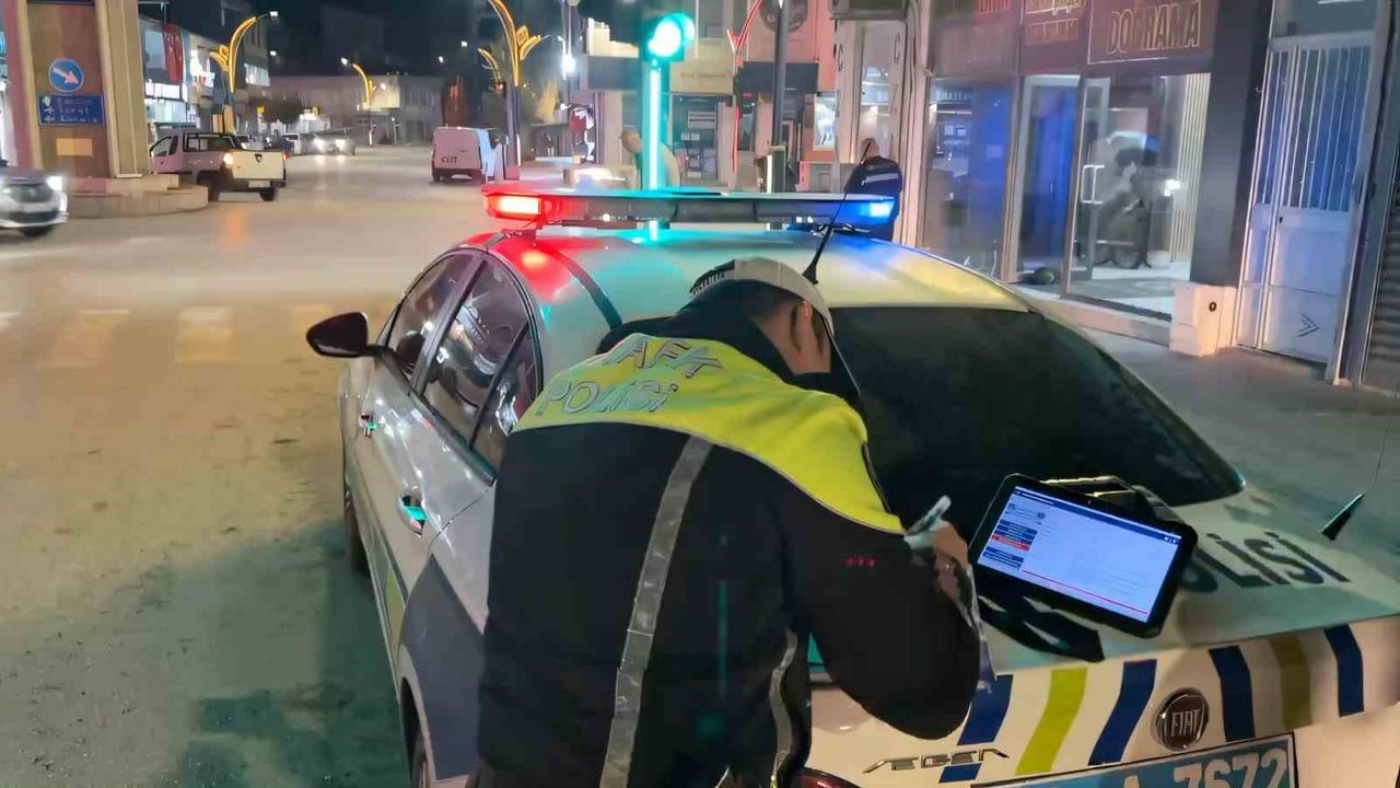 Alaca'da yol kontrolü: 49 araç ve sürücüye 135 bin 569 lira ceza