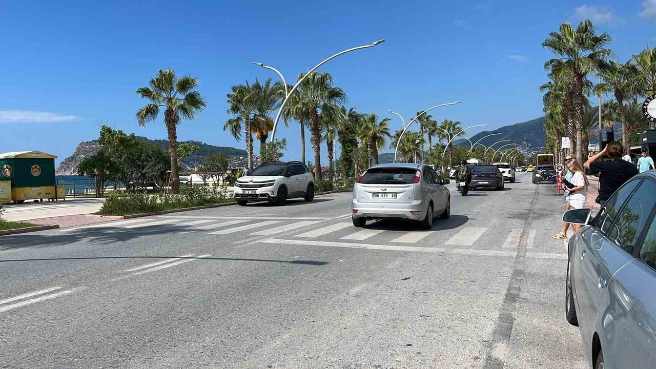 Alanya'da otomobil ve motosiklet çarpıştı: motosikletin yolcusu hayatını kaybetti