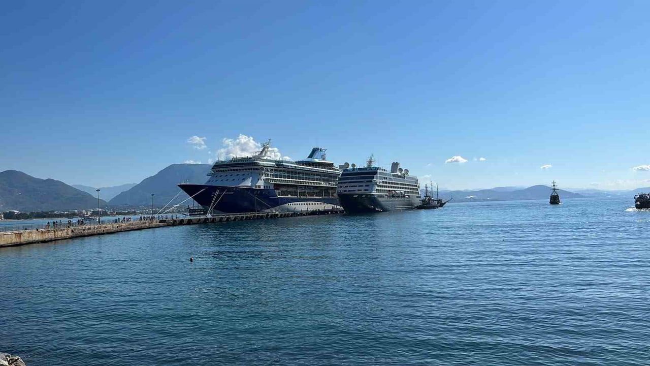 Alanya limanında kruvaziyer sezonu 12 bin 876 ziyaretçiyle sona erdi