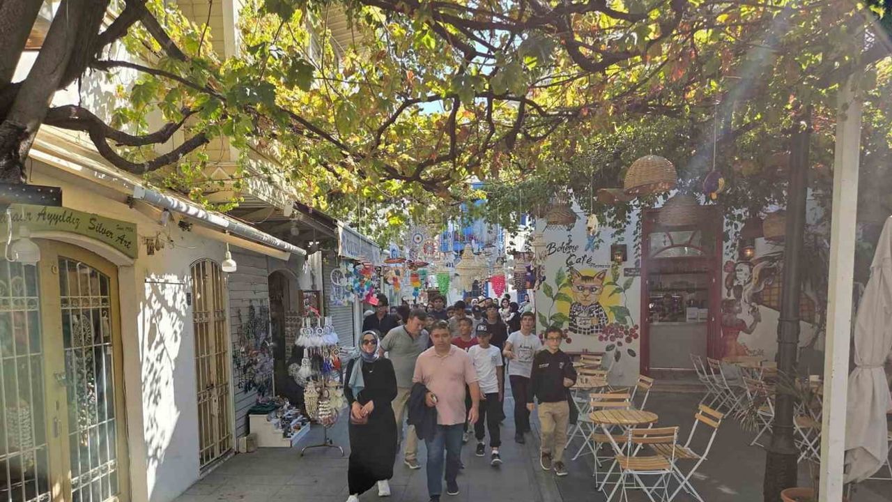 Alanyalı öğrenciler Marmaris kalesinde geçmişle buluştu