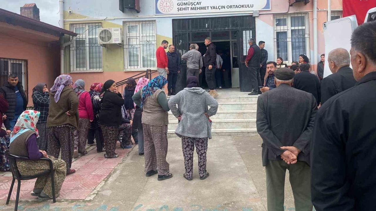 Alaşehir'de öğretmenler odasında fenalaşan hizmetli yaşamını yitirdi
