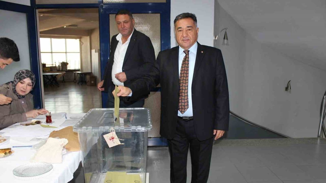 Alaşehir ticaret borsası'nda tek adayla altıncı dönem