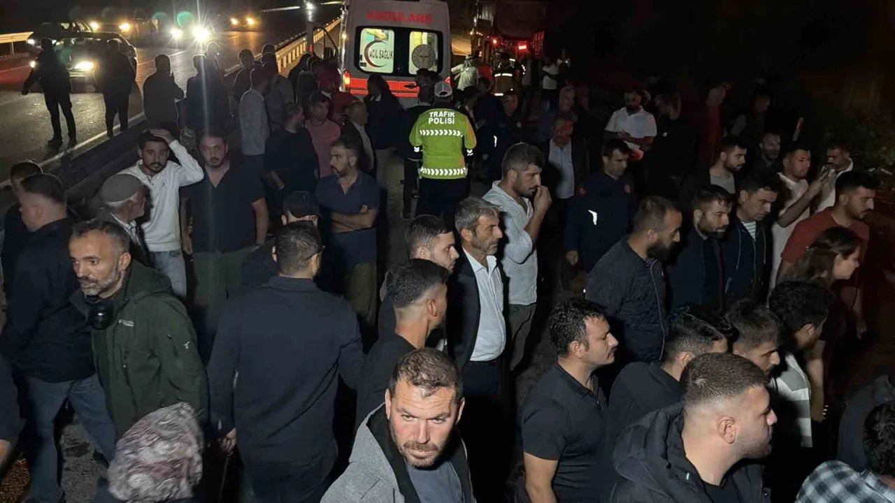 Ali Dağı mevkiinde kamyonet traktöre arkadan çarptı: sürücü hayatını kaybetti