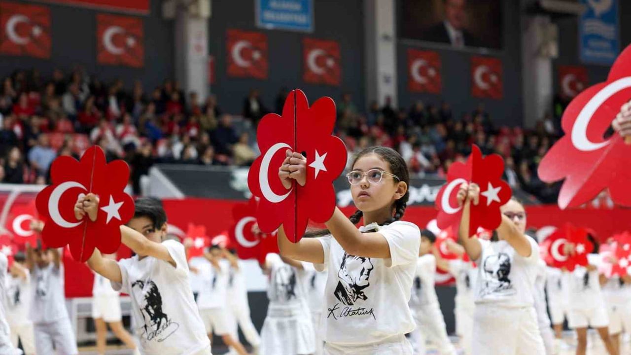 aliağa’da cumhuriyetin 103. yılı coşkuyla kutlandı