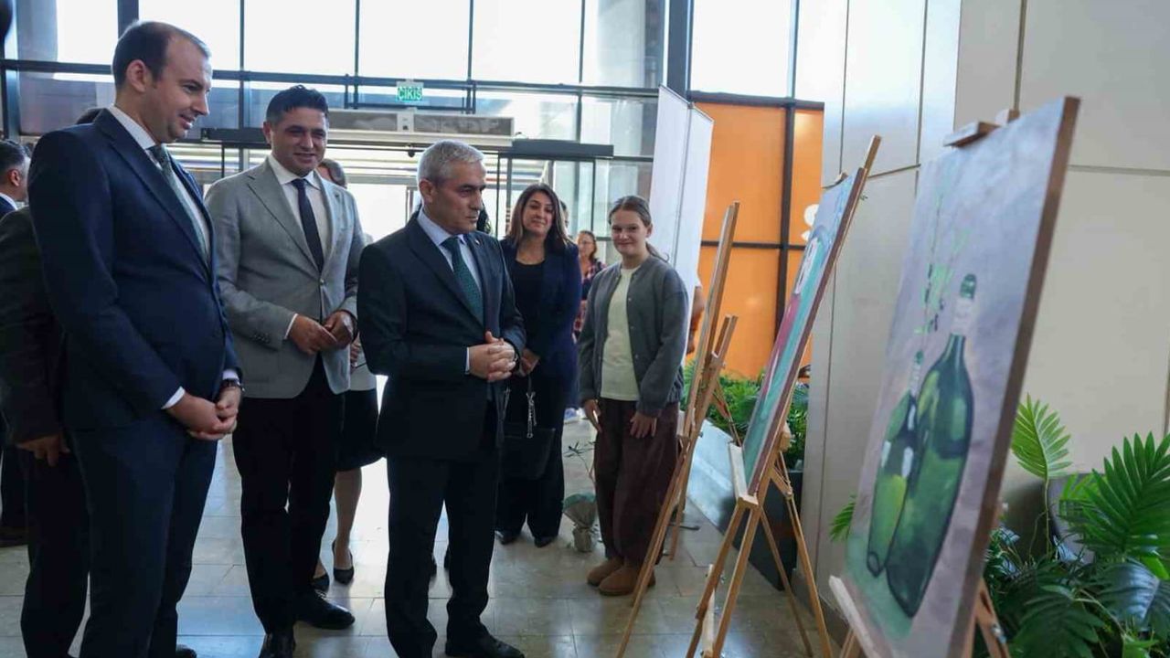 Aliağa'da öğrencilerden 'Zeytinin Kalbi' resim sergisi
