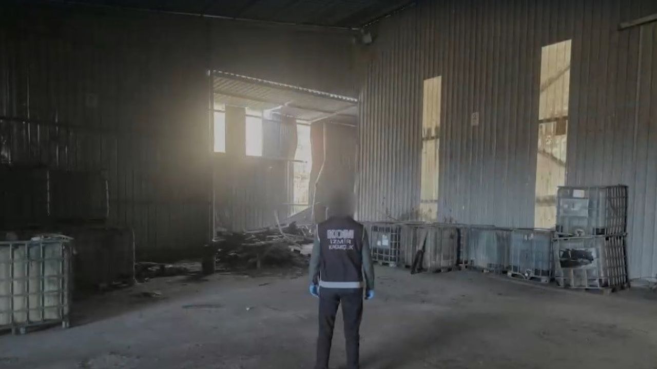 Aliağa'da tesis baskınında 10,1 ton kaçak akaryakıt ele geçirildi