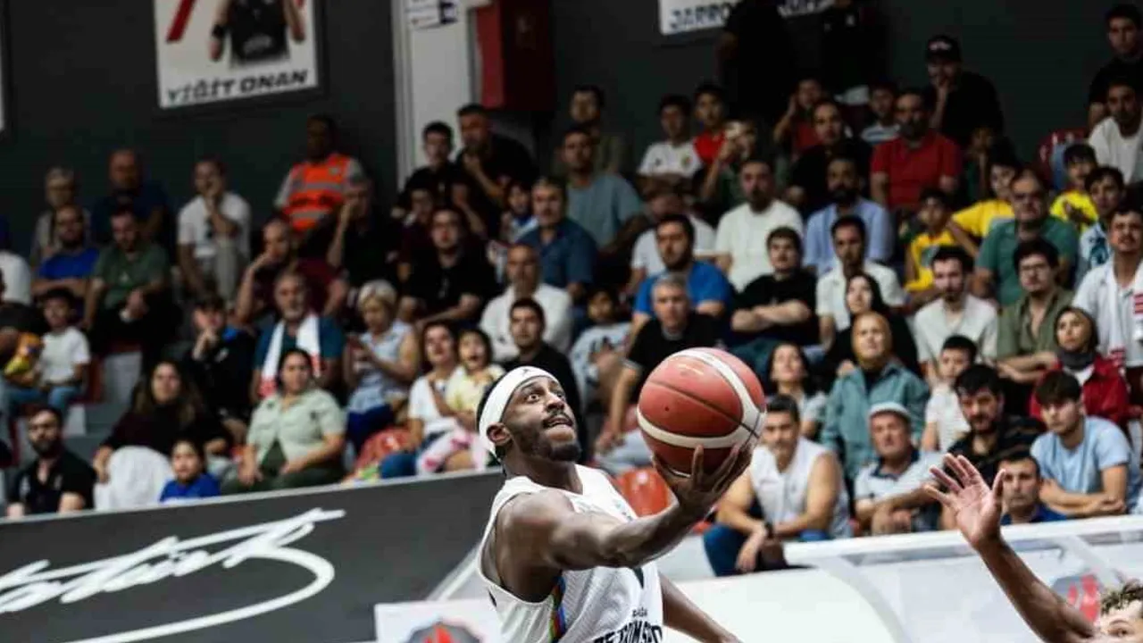 Aliağa Petkimspor ligde ikinci galibiyet için Esenler'e konuk oluyor