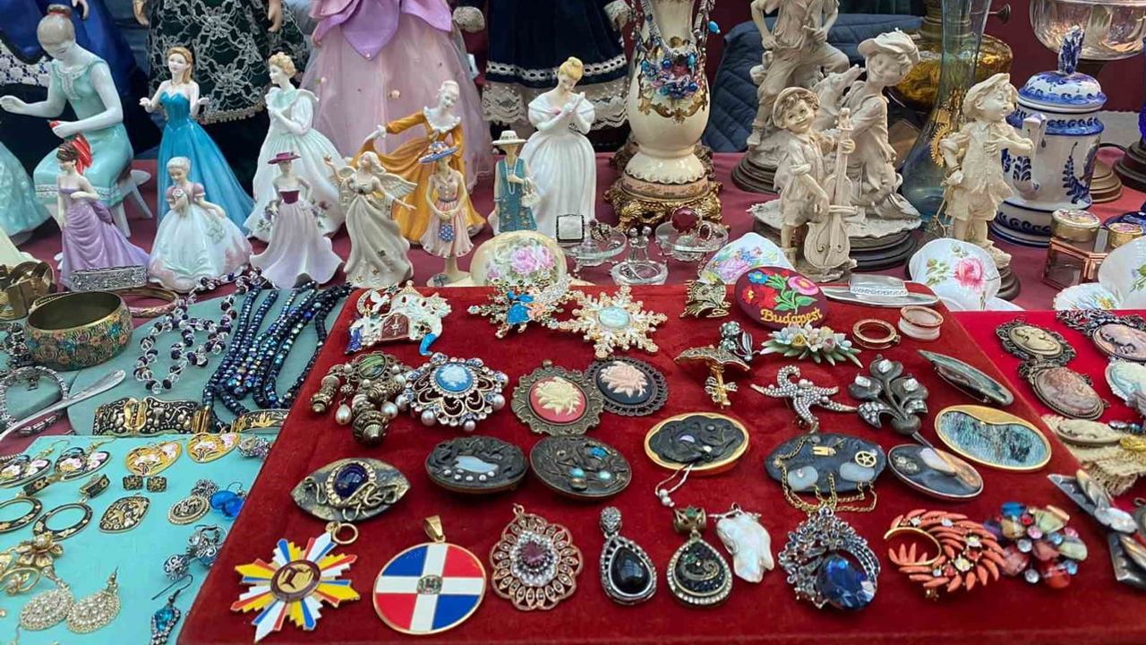 Alışveriş merkezinde sergilenen 130 yıllık Osmanlı sancağı geçmişe köprü oldu