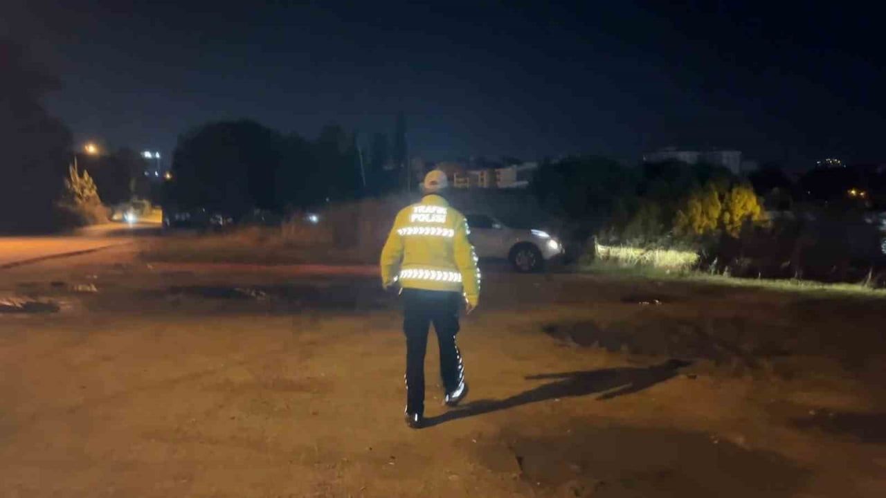 Alkollü sürücü 'seyir halinde değilim' diyerek polisin sabrını sınadı