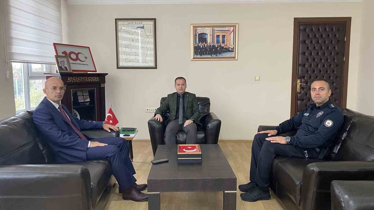 Alpu kaymakamı şehit ailelerini makamında ağırladı