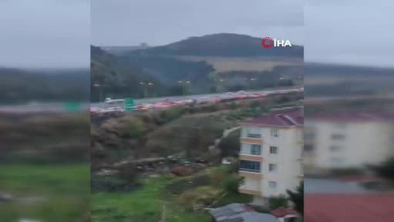 Altındağ'da servis aracı devrildi: 3 kişi yaralandı