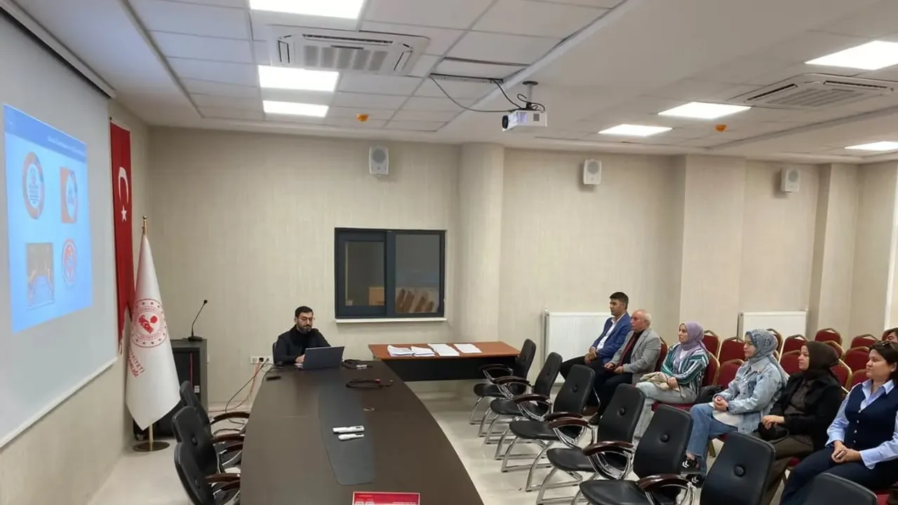 Altıntaş'ta eğitimcilerle sosyal destek ağlarının güçlendirilmesine odaklanıldı