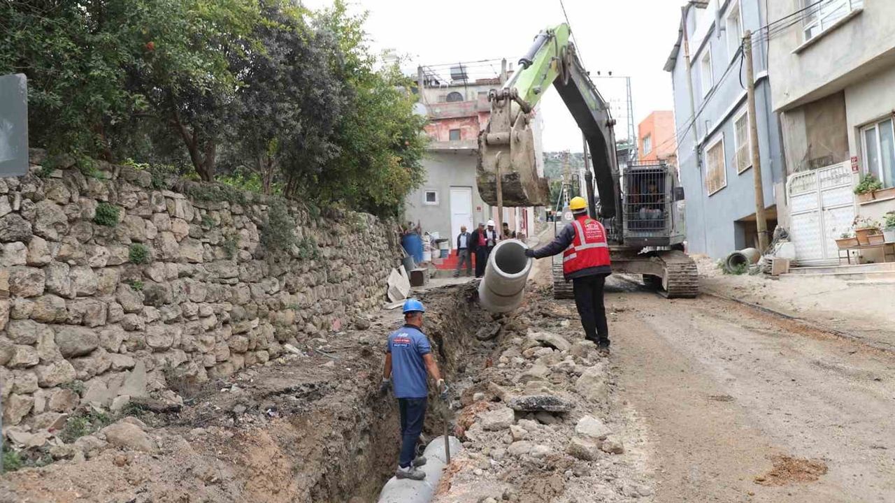 Altyapı dönüşümü Karaköse Mahallesi'nde: 30 yıllık kanalizasyon hattı yenileniyor
