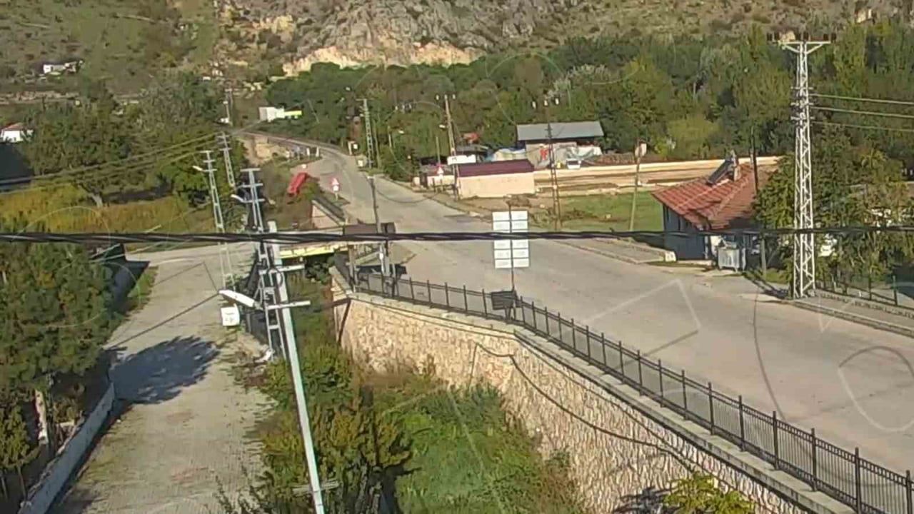 Amasya'da minibüs takla atıp dereye uçtu: 9 kişi yaralandı