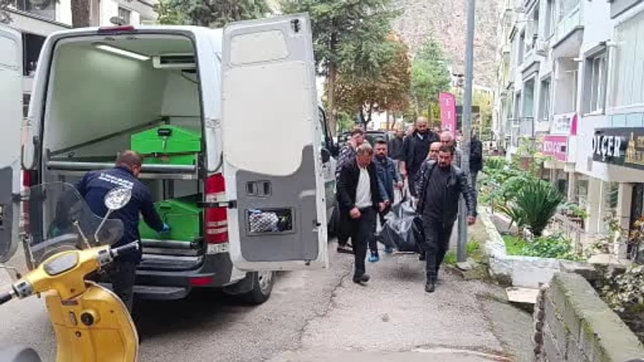 Amasya'da sabah vakti evinde ölü bulunan 16 yaşındaki lise öğrencisinin ölümü soruşturuluyor