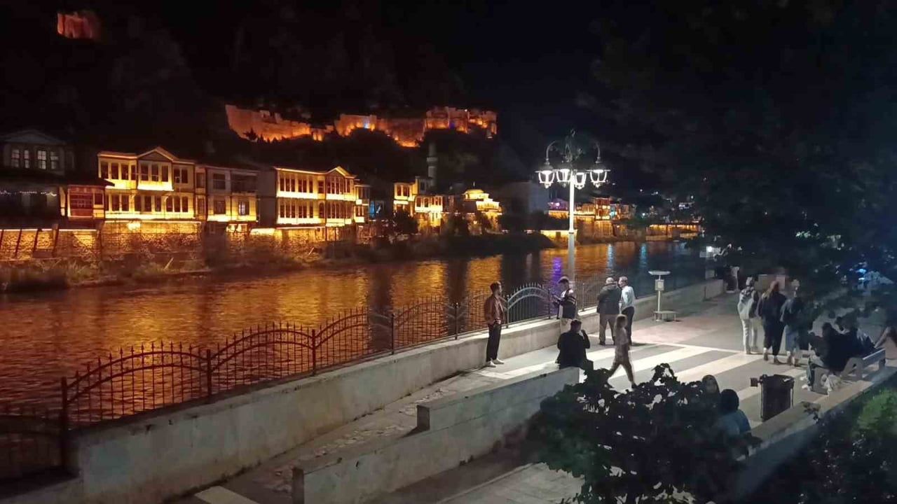 Amasya'nın tarihi silueti ledlerle yeniden canlandı