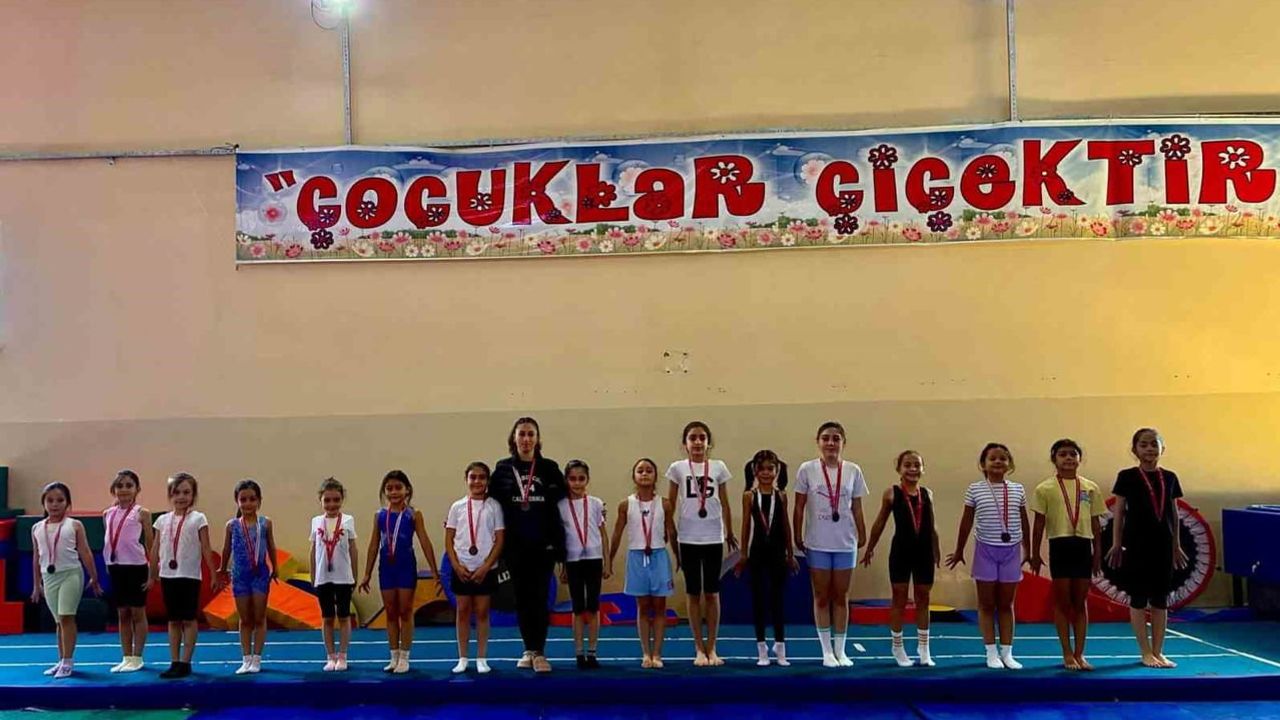 Amatör spor haftasında gençlerin jimnastik ve yüzme çıkışı
