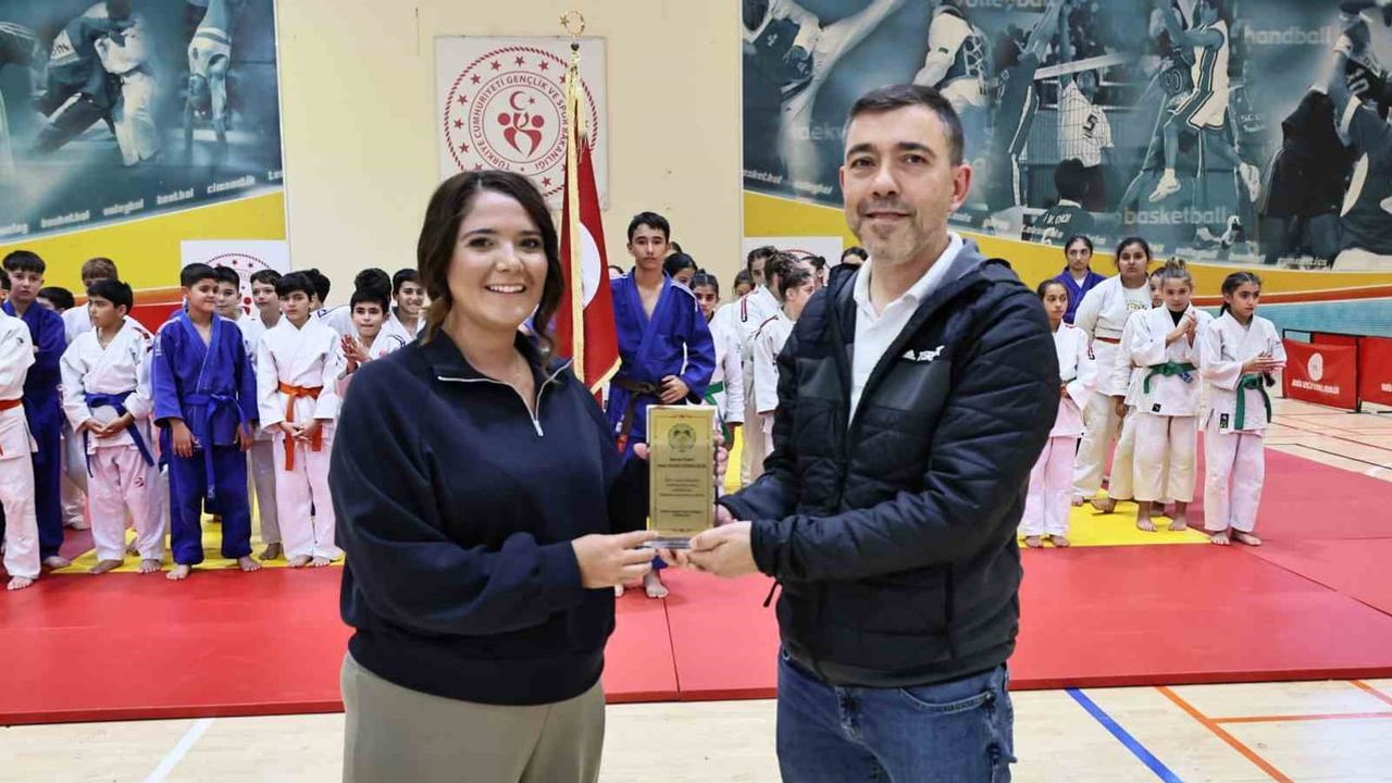 Amatör sporun Manisa’daki emekçileri ödüllendirildi