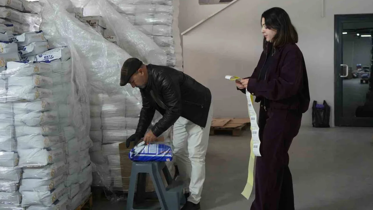 Anadolu'dan dünyaya mama hayali: baba-kızın yerli köpek maması girişimi
