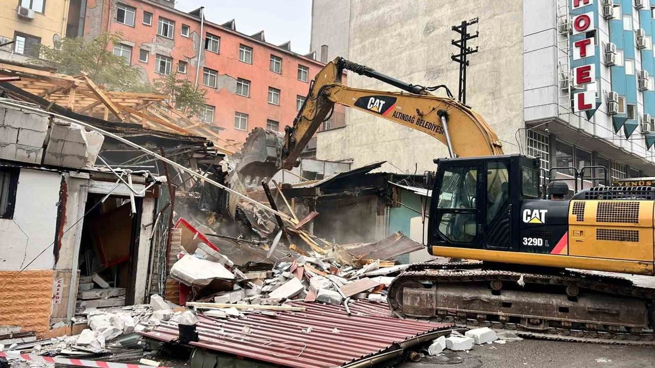 Anafartalar Mahallesi'nde güvenlik gerekçesiyle üç işletme yıkıldı