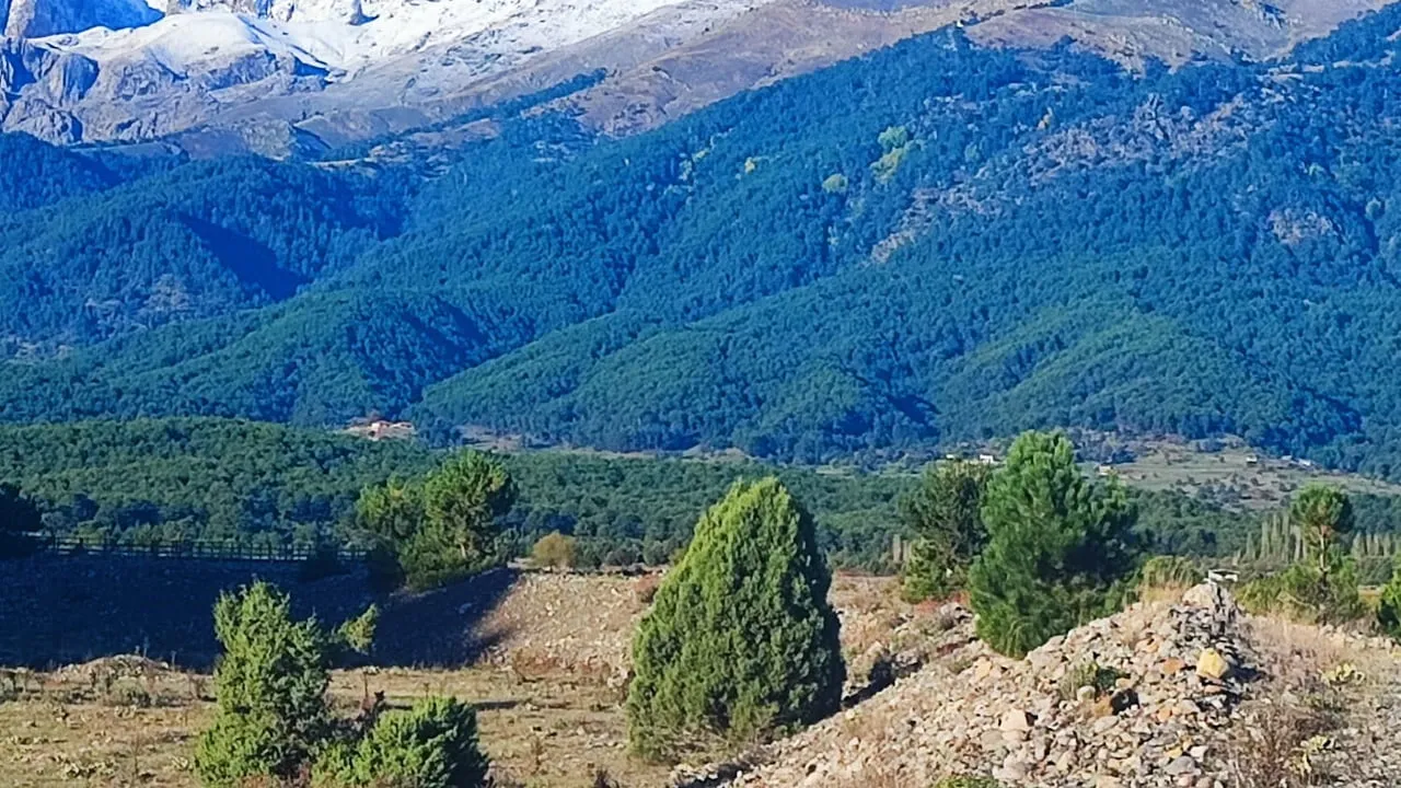 Anamas Dağı kışa ilk dokunuşunu beyaz örtüyle duyurdu