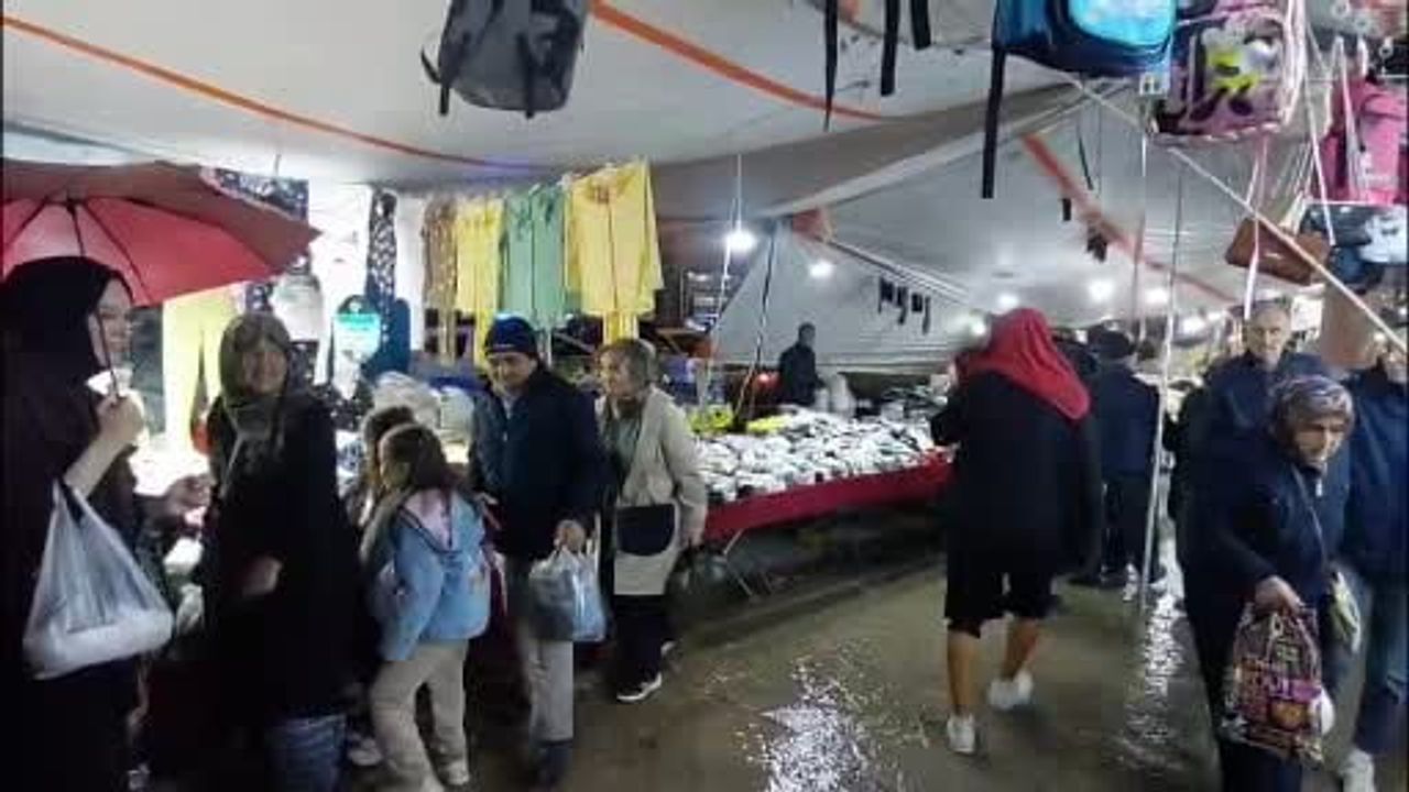 Ani gök gürültülü sağanak Bolu'da günlük yaşamı ve Göynük panayırını sekteye uğrattı