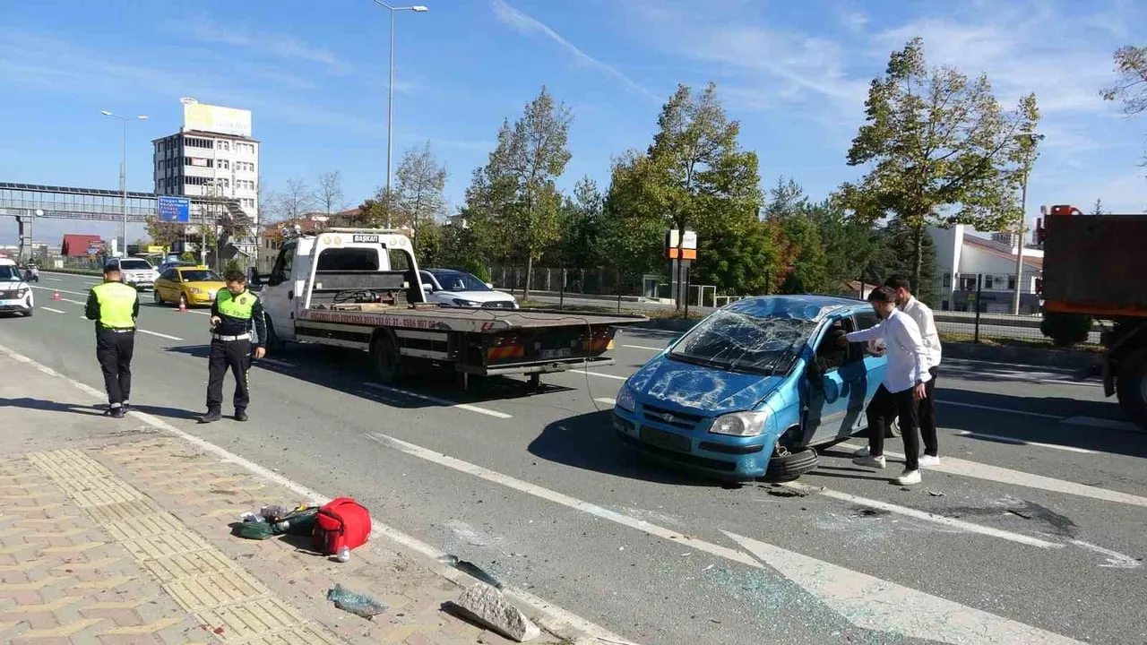 ani manevra sonrasında araç takla attı, üç yolcu yara almadan kurtuldu