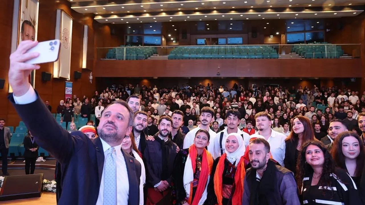 Ankara'da buluşma: BAÜBİS öğrencileri gençlik programında deneyimlerini paylaştı