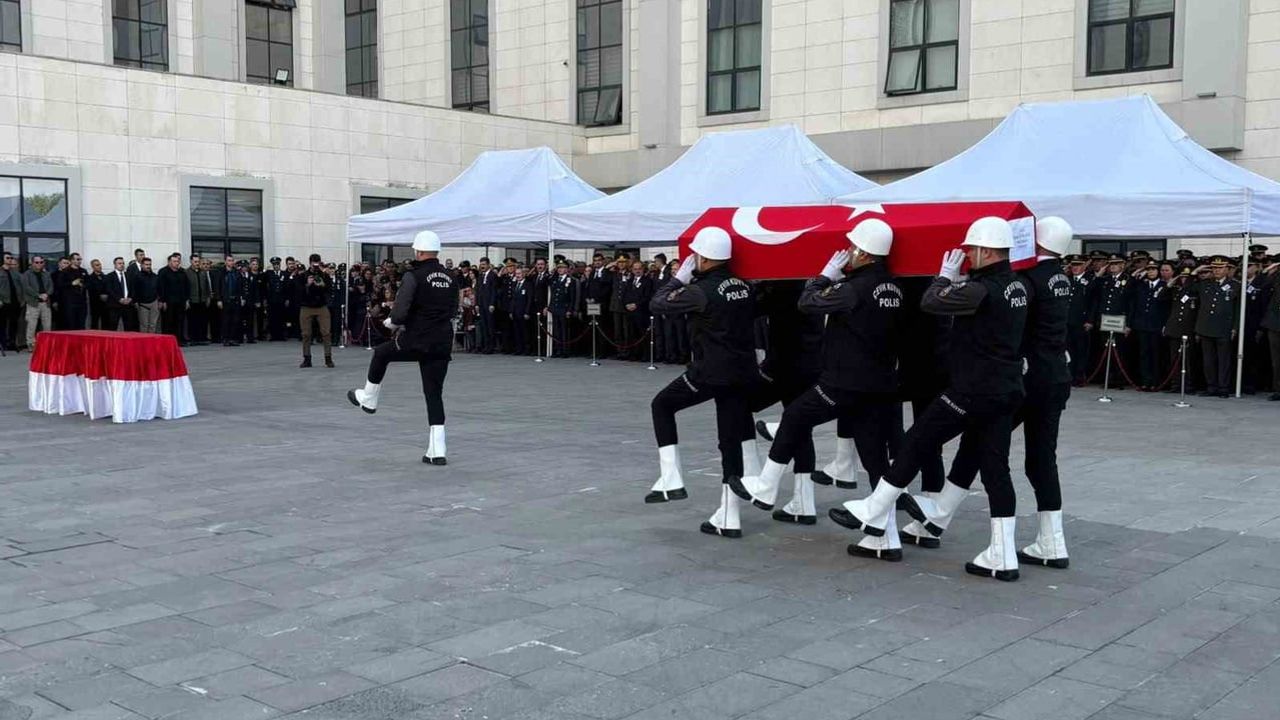 Ankara'da görevi sırasında şehit düşen polis için emniyette tören
