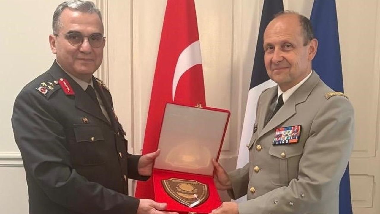 Ankara ve Paris stratejik diyaloğu derinleştirmek için yol haritası imzaladı